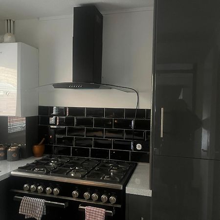 Queenomega'S Home Stay Лондон Екстериор снимка