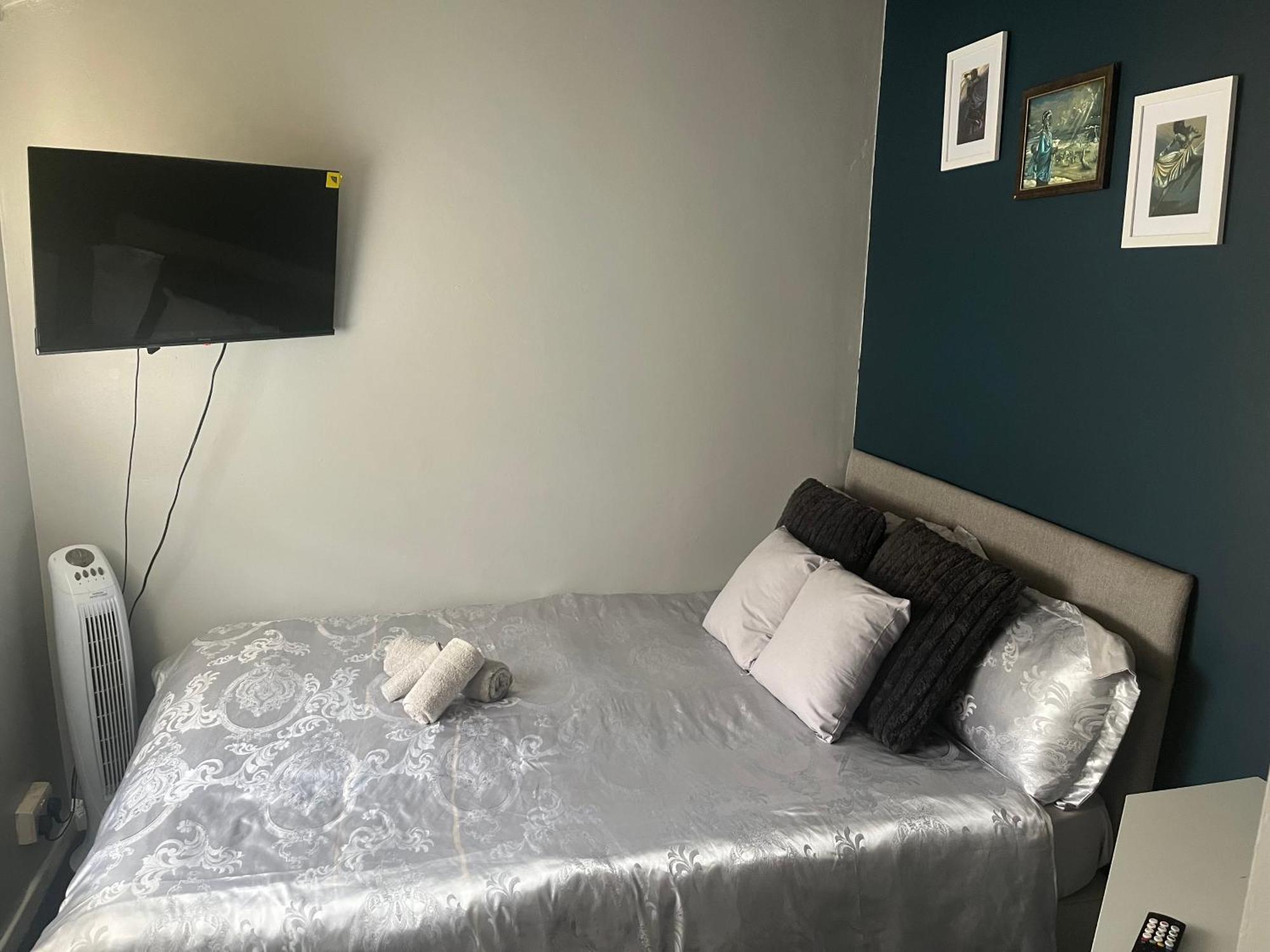 Queenomega'S Home Stay Лондон Екстериор снимка